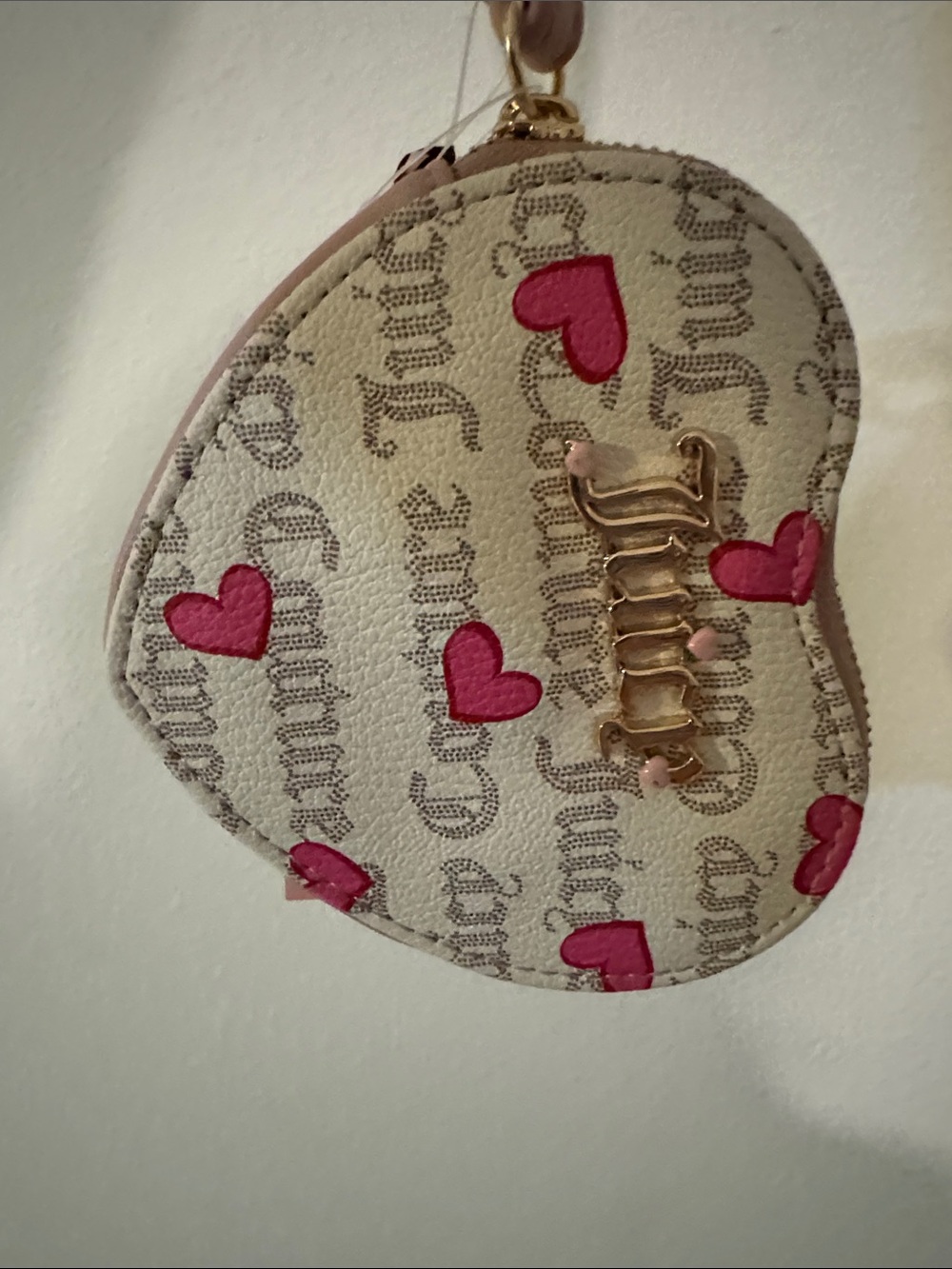 π Juicy Couture Cream & Pink Heart Coin Wristlet - Picture 3 of 10